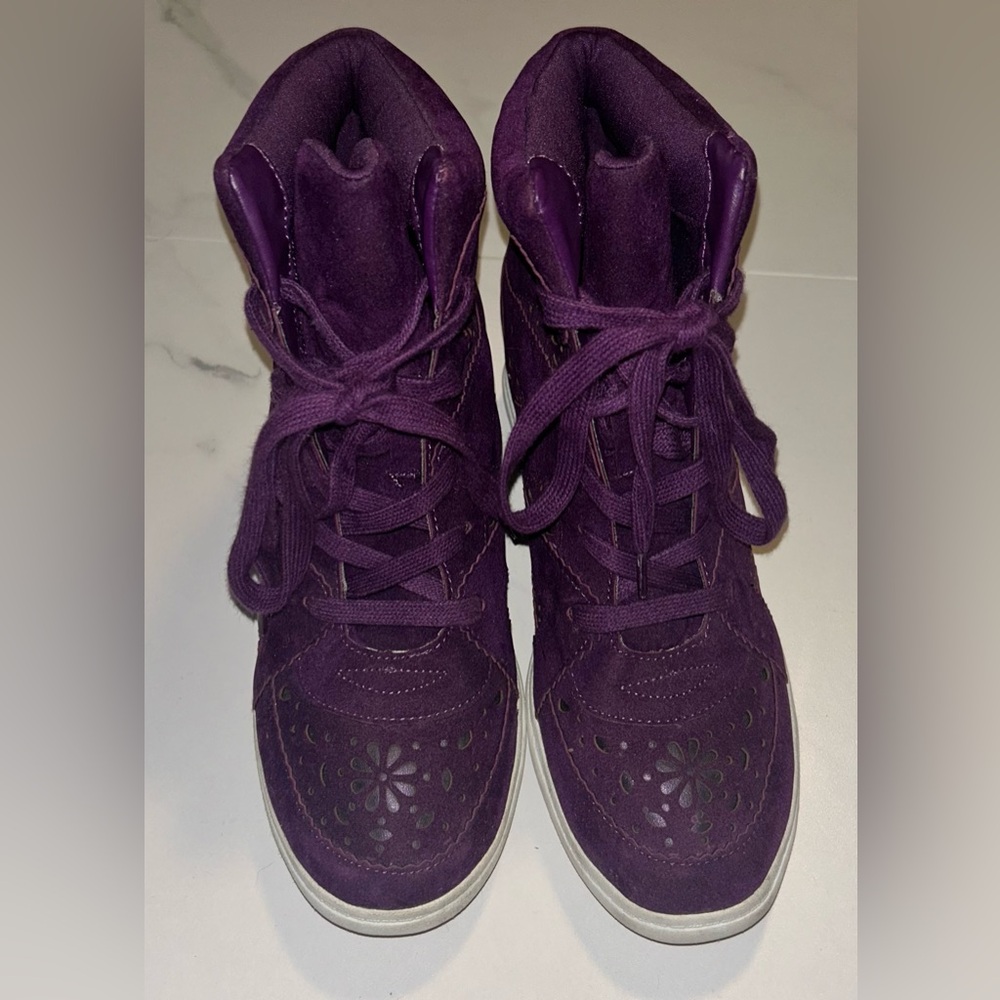 Purple Princess Vera Wang 3in Hidden Wedge Sneaker - Picture 2 of 4